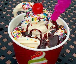 6 alimentos "saludables" que pueden hacerte subir de peso 6 alimentos saludables Yogurt Helado