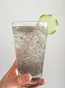 Semillas de Chía: Propiedades y Beneficios para tu Salud 3 semillas de chía Semillas de chía remojadas en agua y limon