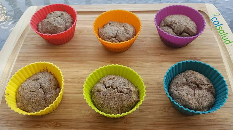 Cupcakes de Vainilla y Linaza 1 cupcakes de vainilla y linaza Cupcakes de Vainilla y Linaza en moldes de colores