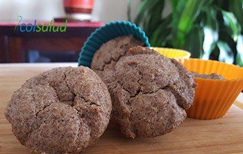 Cupcakes de Vainilla y Linaza en moldes de colores