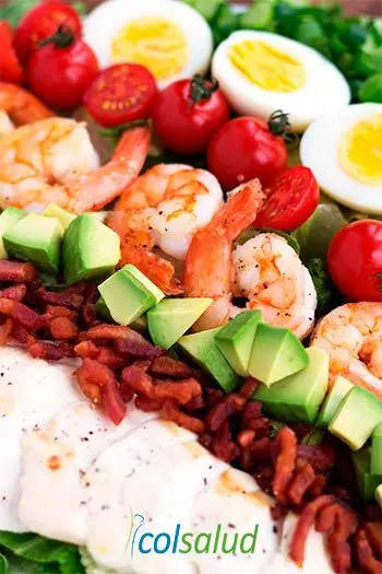 Ensalada Cobb Costera con Aderezo Cremoso de Limón y Cilantro 1 ensalada cobb Ensalada Cobb Costera con Aderezo Cremoso de Limón y Cilantro