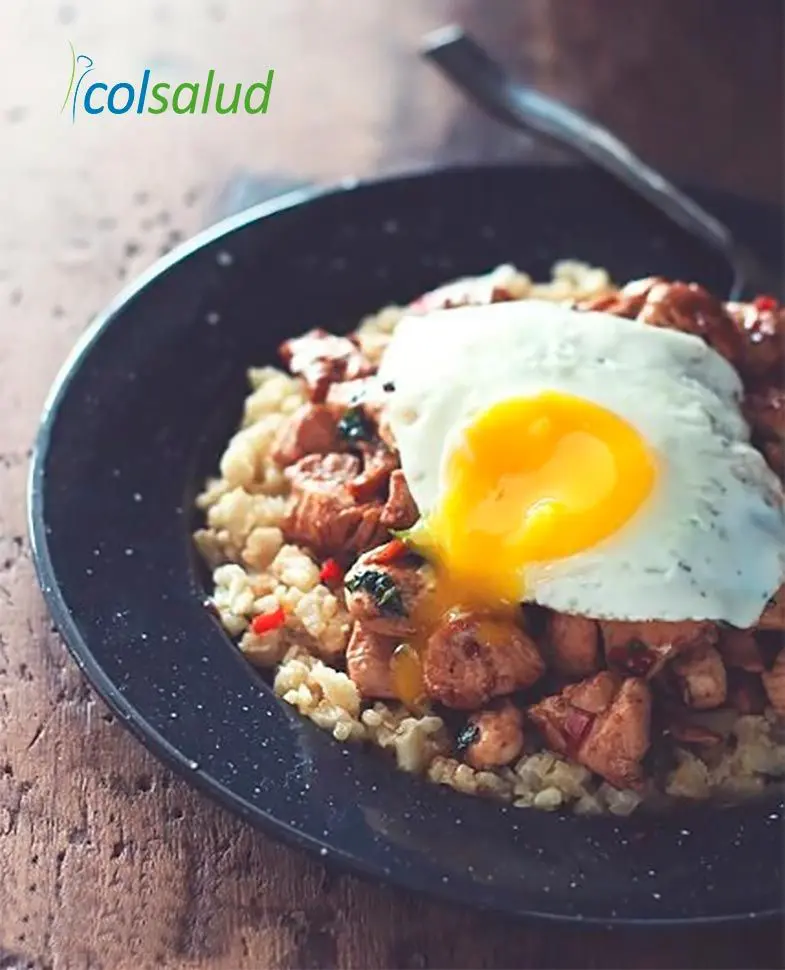 Pollo Tailandés con Albahaca y Arroz Frito de Coliflor 2 pollo tailandés Pollo Tailandés con Albahaca y Arroz Frito de Coliflor