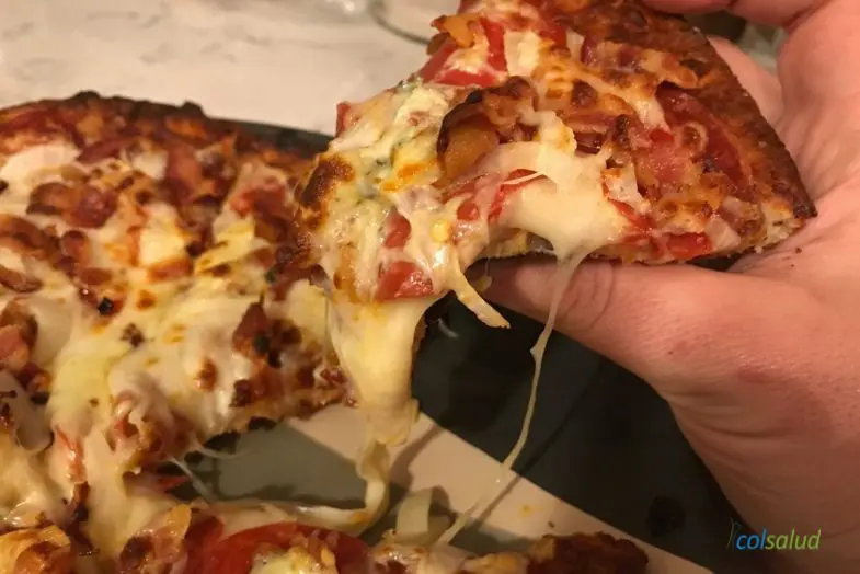 Pizza con masa baja en carbohidratos 1 pizza masa baja en carbohidratos pizza-masa-fat-head2